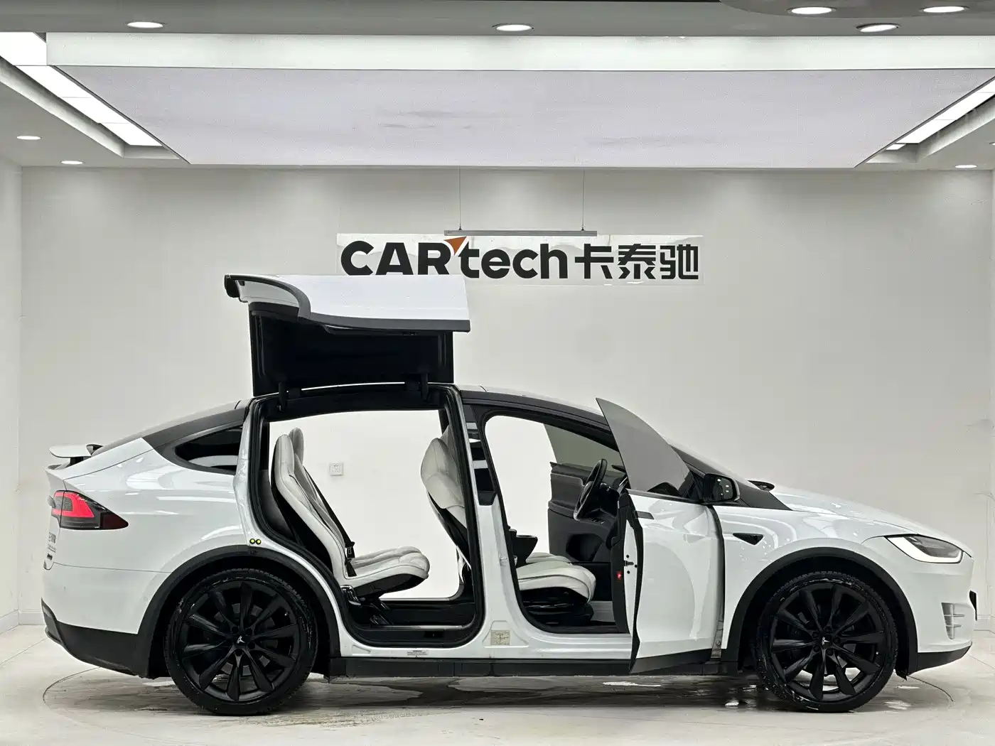 TESLA MODEL X