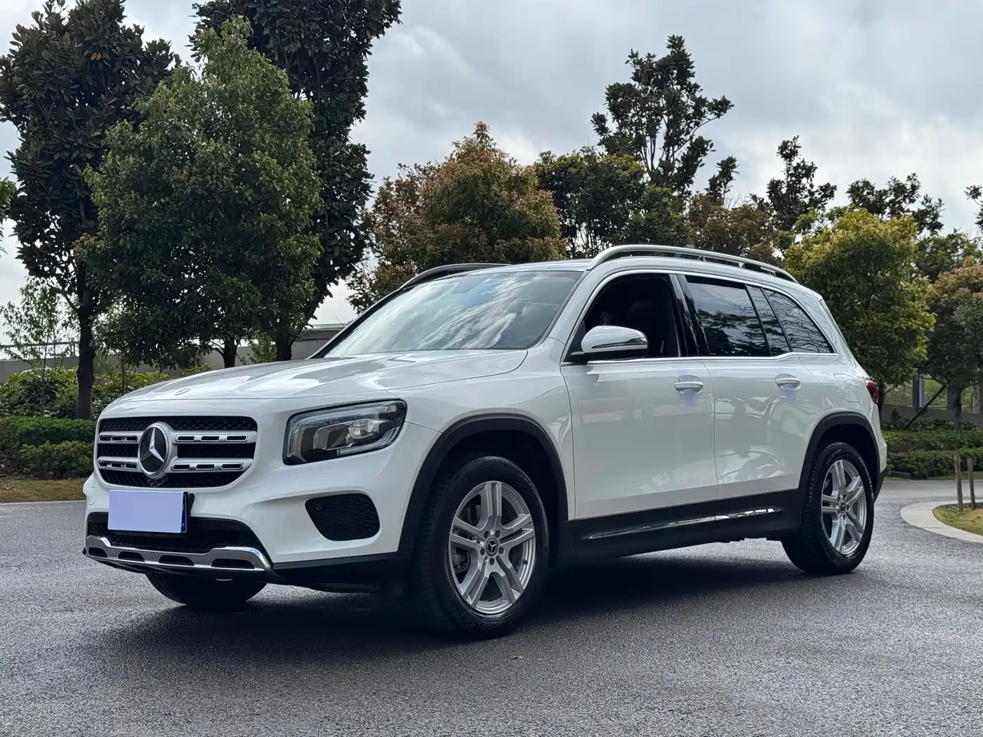 MERCEDES-BENZ GLB
