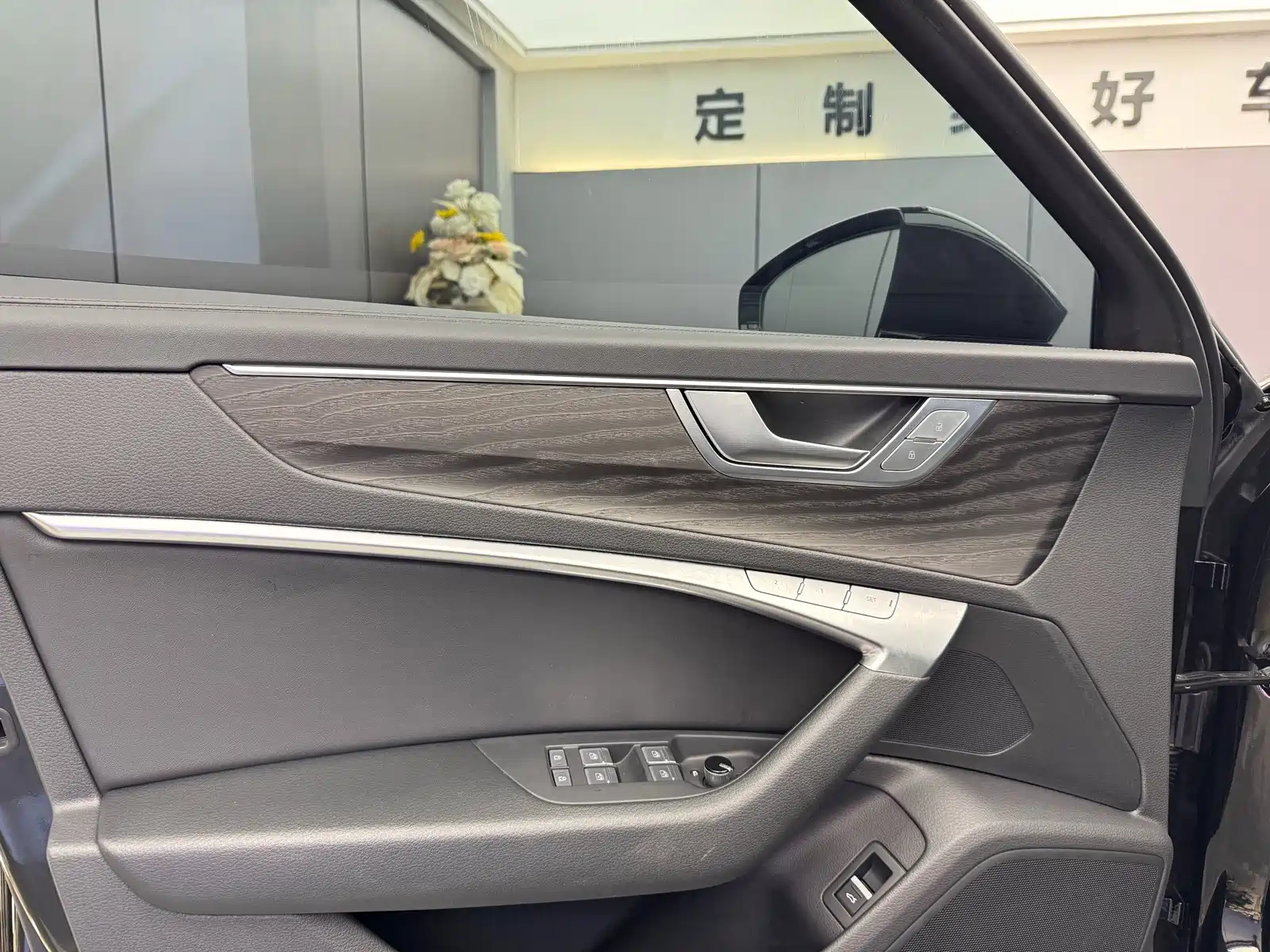 Фото 8 - Audi A6L