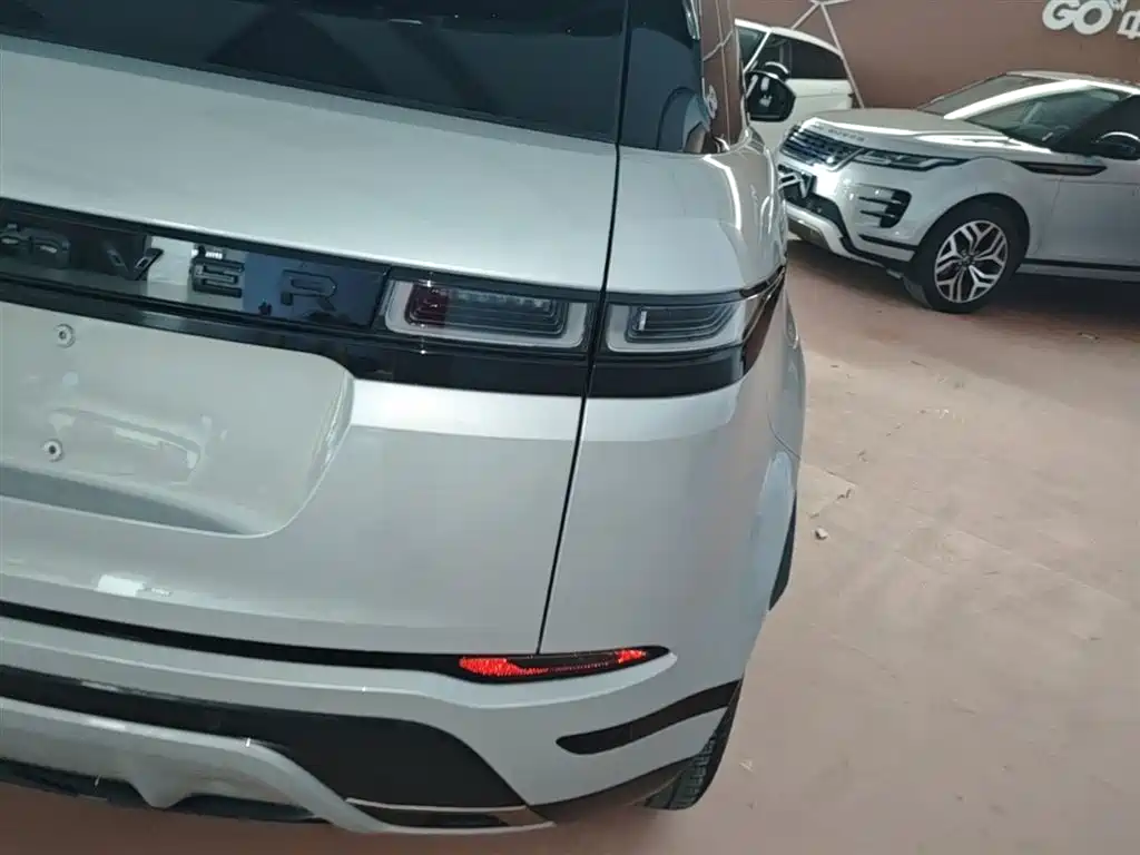 Land Rover Range Rover Evoque 2022 Range Rover Evoque L 249PS R-Dynamic Corinthian Bronze Special Edition фото 8