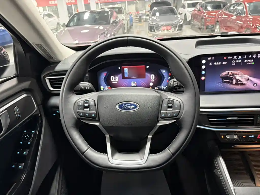 Photo 13 - Ford Explorer