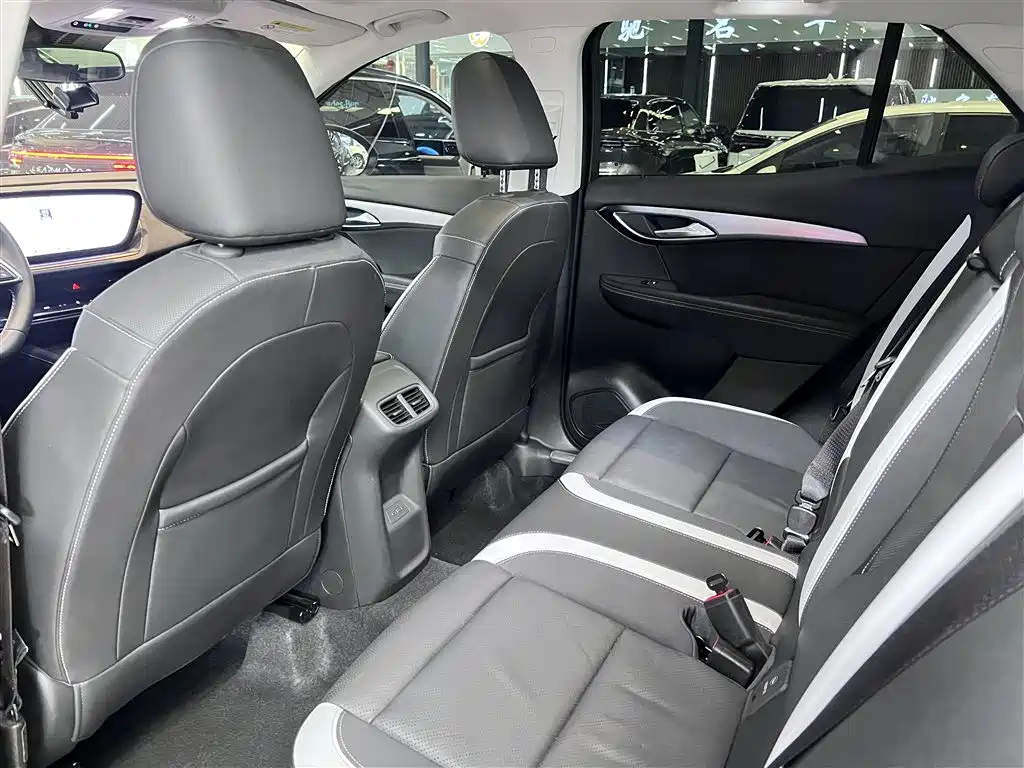 Фото 15 - Buick Envision S