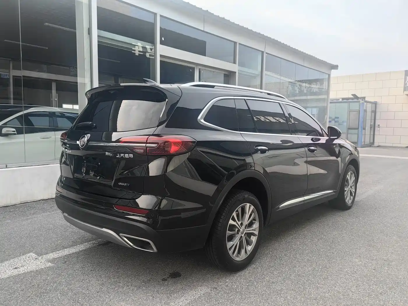 Photo 4 - Buick Envision Plus
