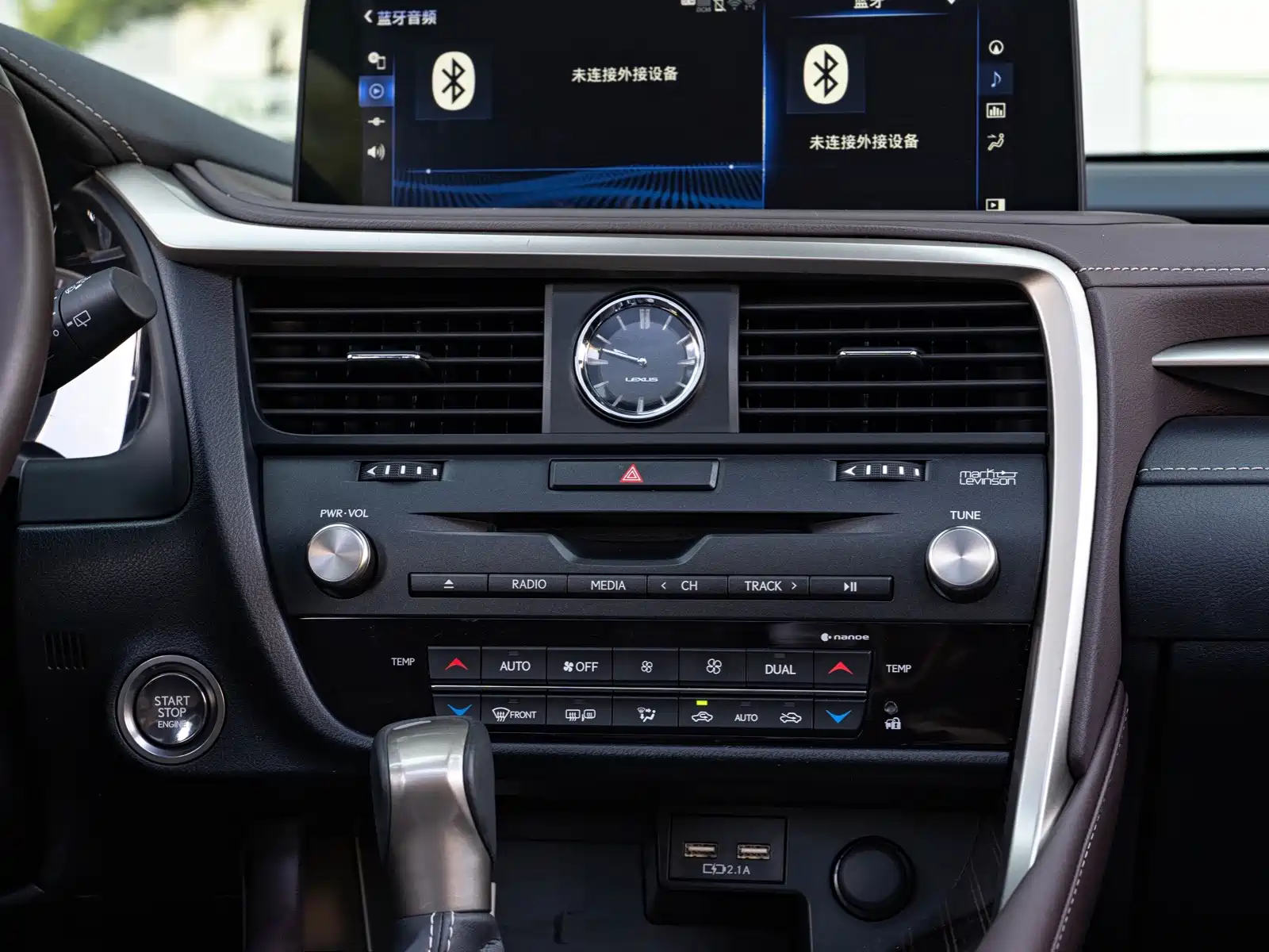 Фото 17 - Lexus RX