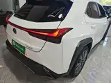 Фото 8 - Lexus UX