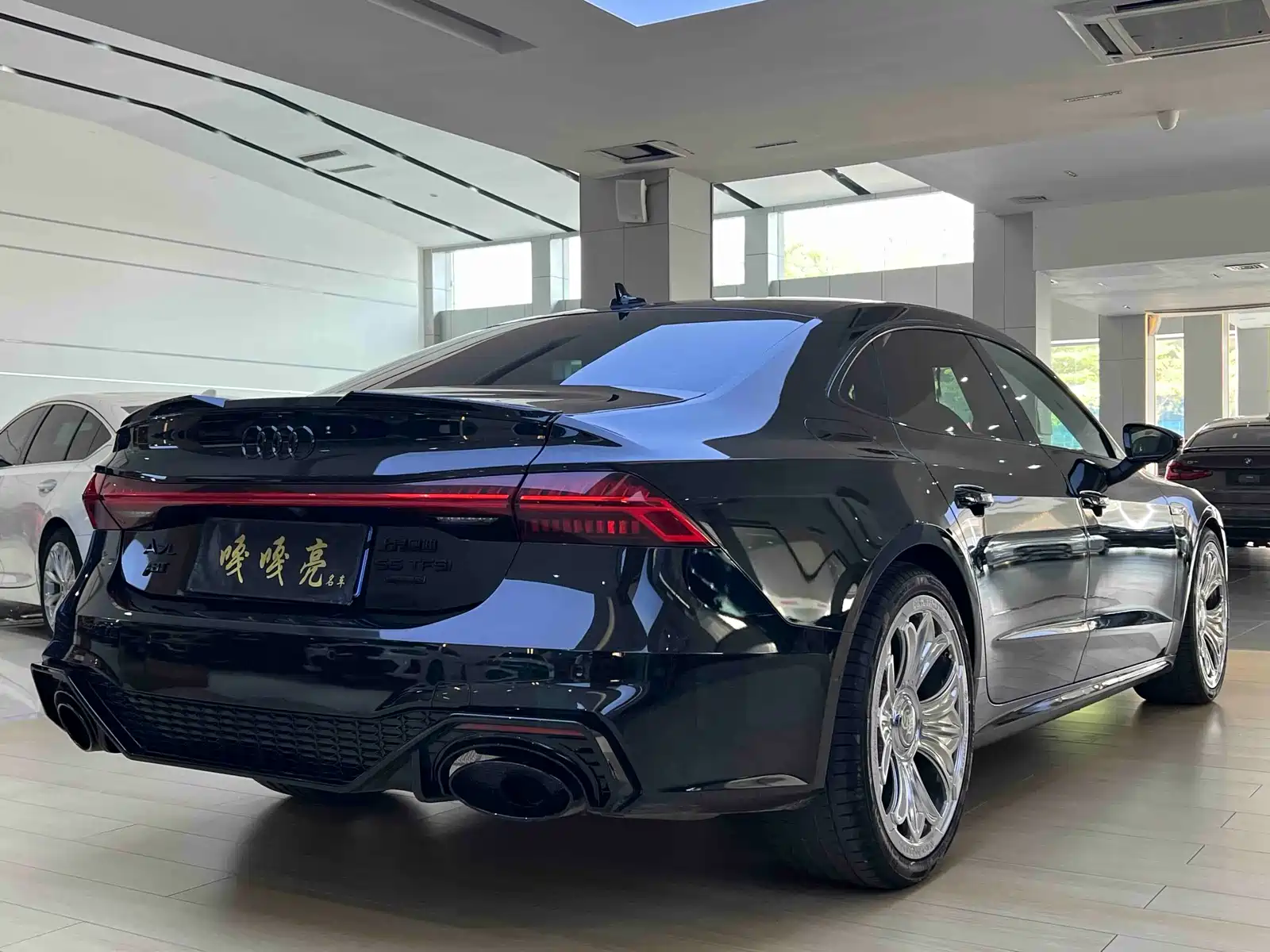 Фото 11 - Audi A7L
