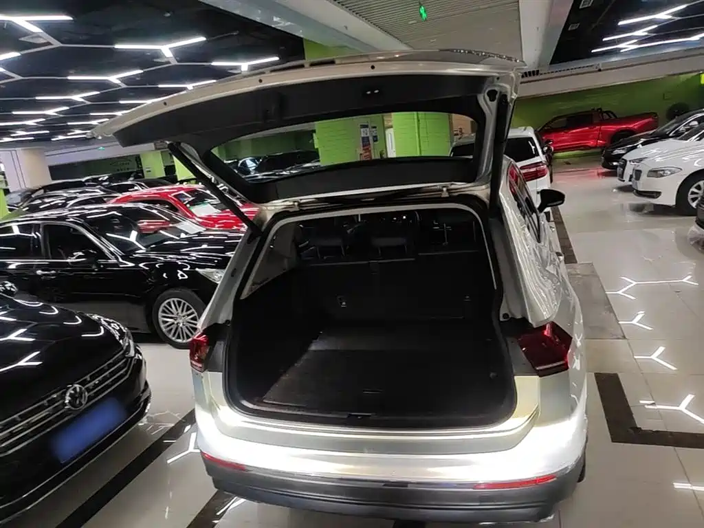 Volkswagen Tiguan L 2018 380TSI Automatic AWD Flagship Edition фото 19