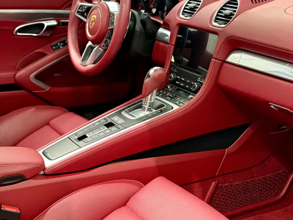 PORSCHE 718