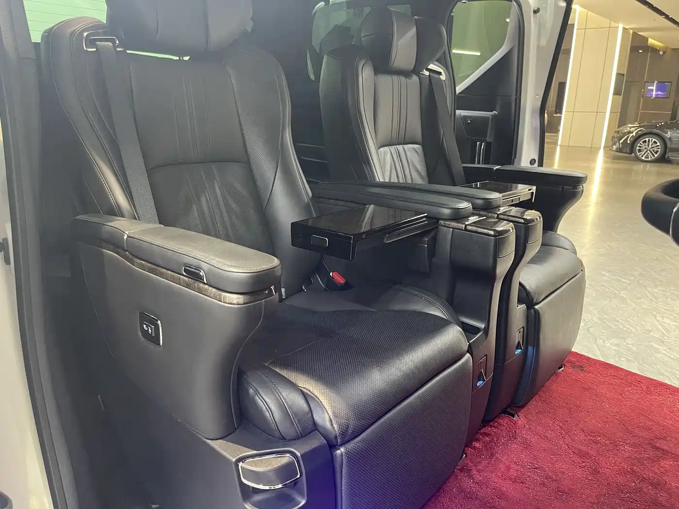 Toyota Alphard 2021 Hybrid 2.5L Premium фото 16