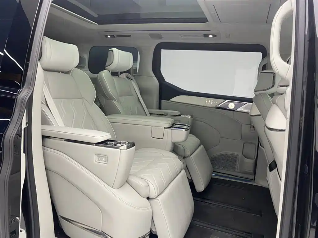 Volvo EM90 2026 2025 Ultra Six-Seater