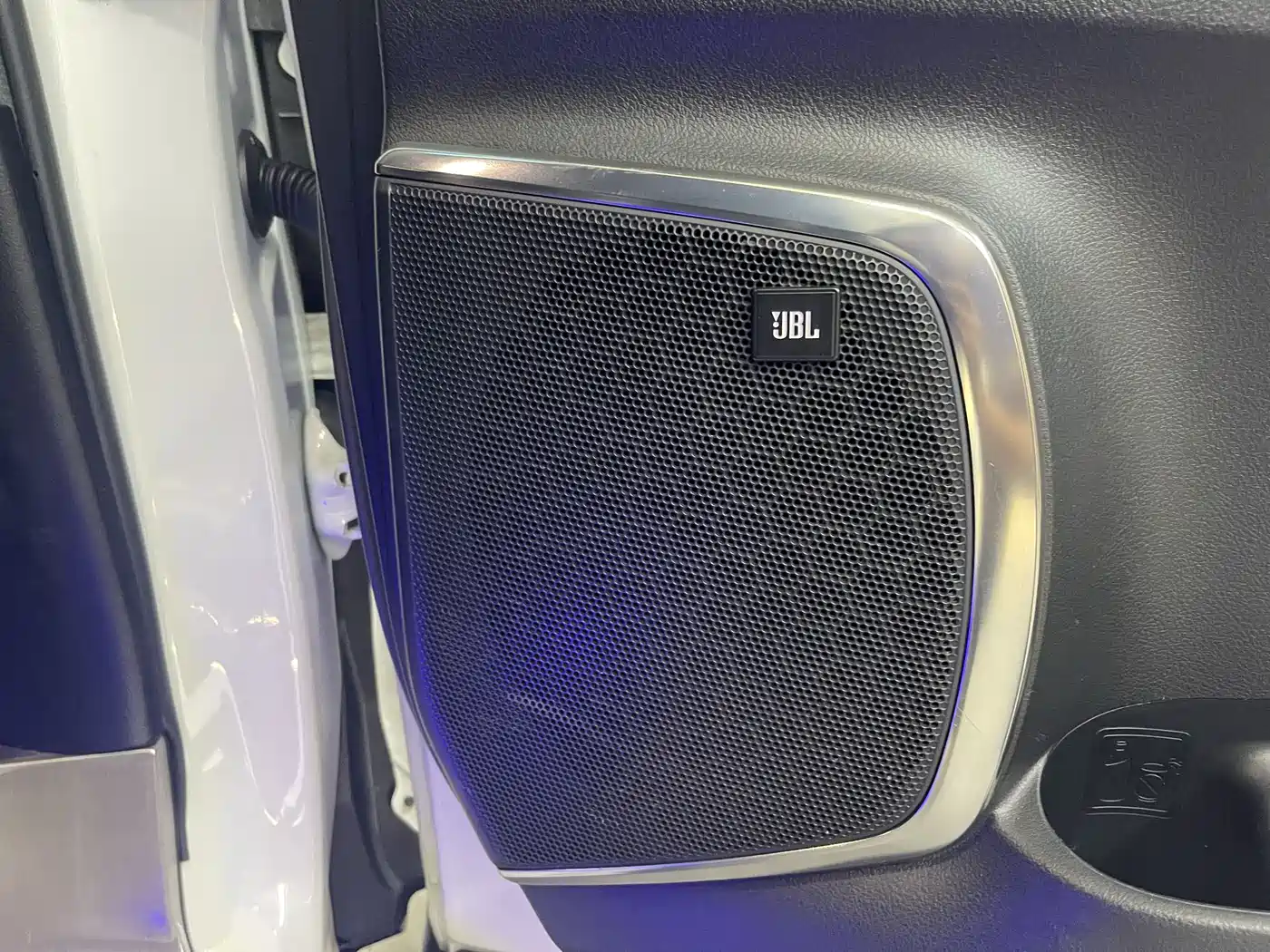 Toyota Alphard 2021 Hybrid 2.5L Premium фото 22