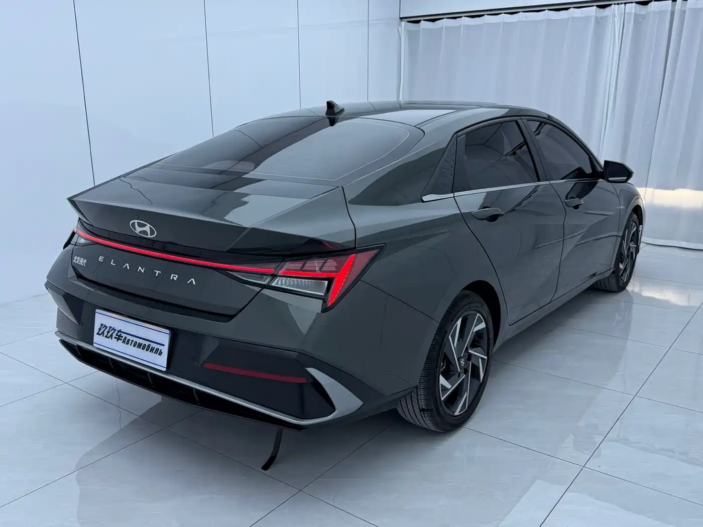 Hyundai Elantra 2023 Model 1.5L CVT LUX Premium Edition фото 4