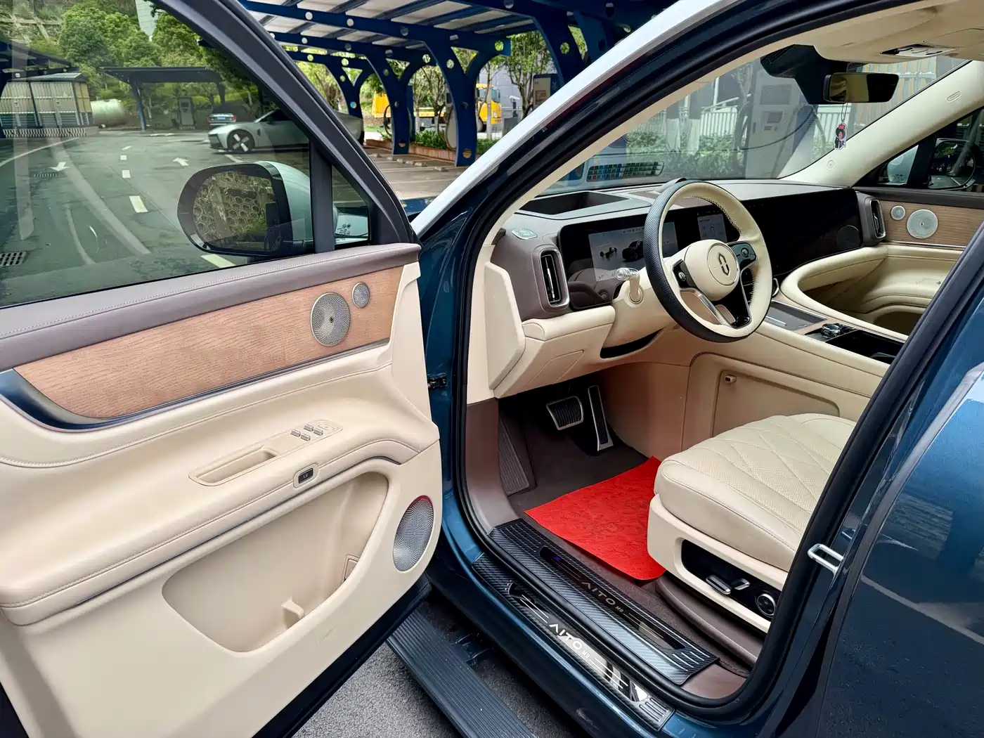 AITO Wenjie AITO M9 2024 Extended Range Ultra 42kWh 6-Seater фото 8