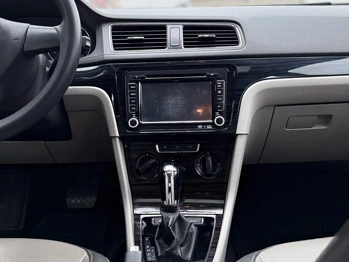 Volkswagen Lavida Tour 2013 1.4TSI Automatic Comfort фото 15