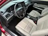 Photo 8 - Honda Crosstour