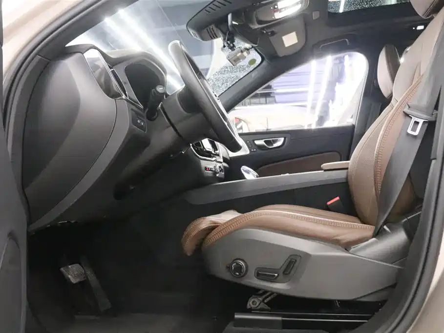 VOLVO XC60 PLUG IN HYBRID