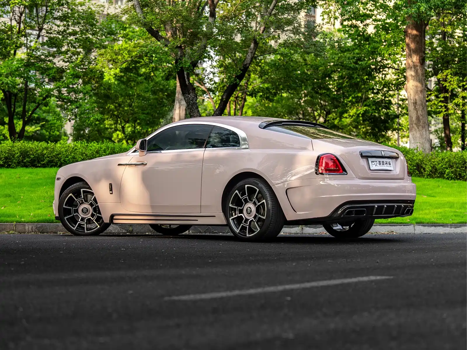 Фото 16 - Rolls-Royce Wraith