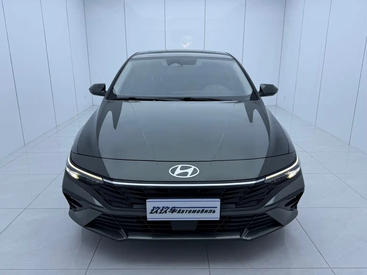Hyundai Elantra 2023 Model 1.5L CVT LUX Premium Edition фото 2