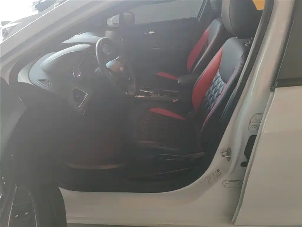 Chevrolet Cruze 2018 320 Automatic Pioneer Sunroof Edition фото 15