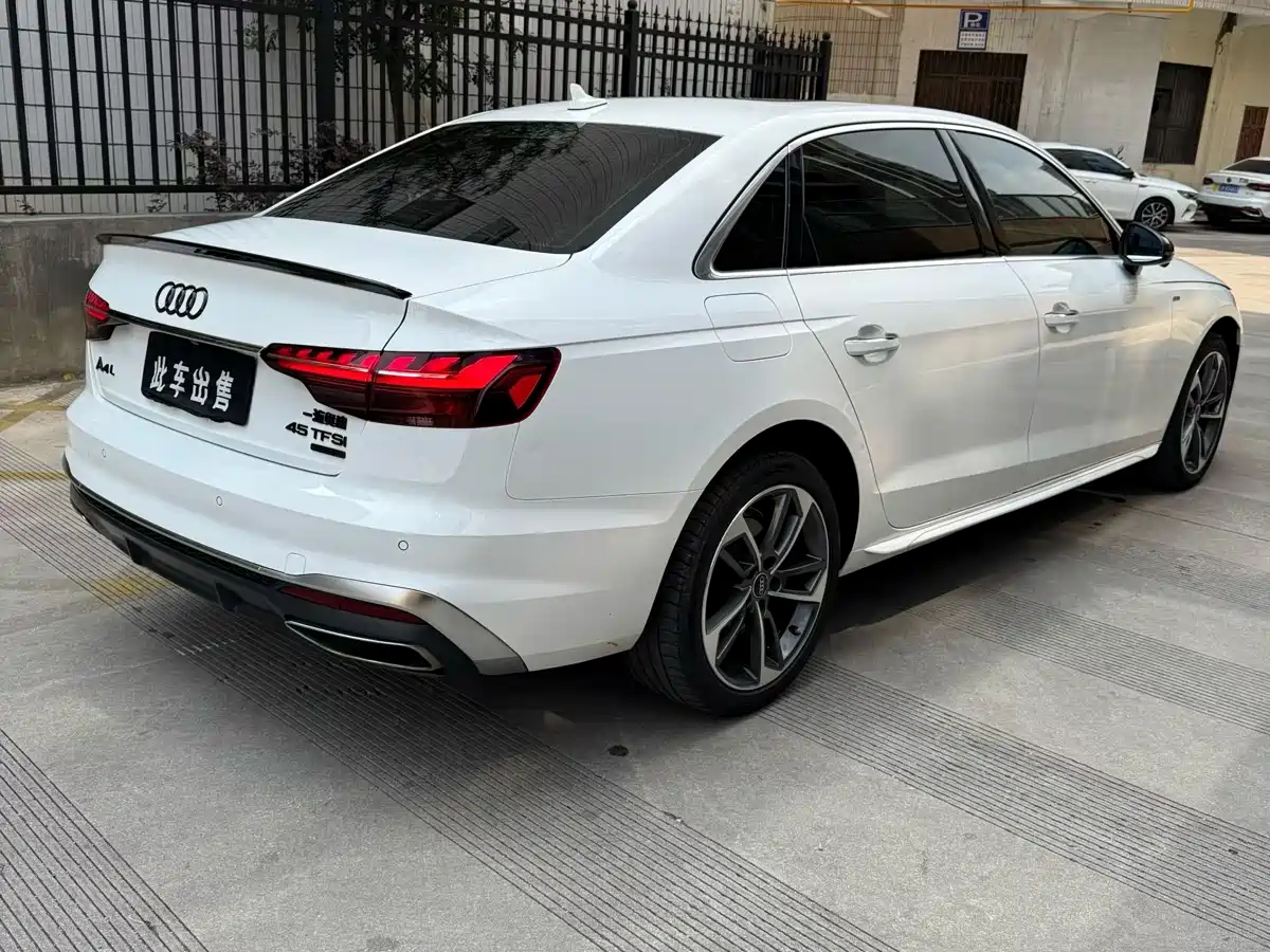 Audi A4L 2022 40 TFSI Luxury Dynamic фото 9