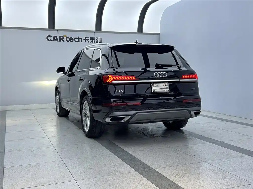 Audi Q7 2020 55 TFSI quattro Black Warrior Exclusive Edition фото 4