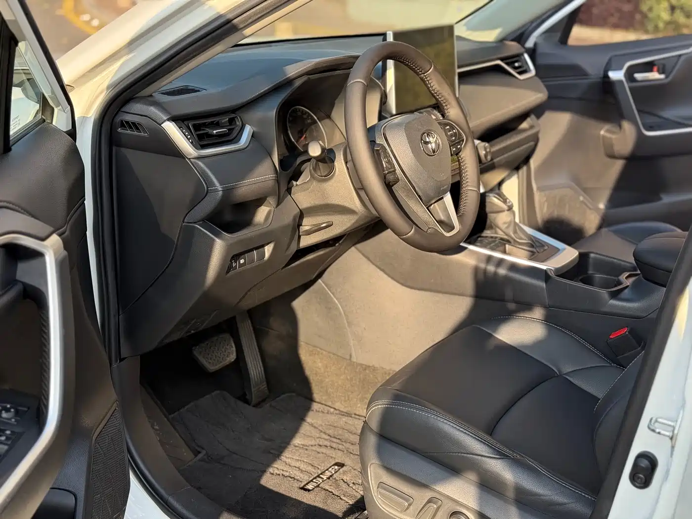 Toyota Wildlander 2021 2.0L CVT 2WD Luxury Edition фото 4