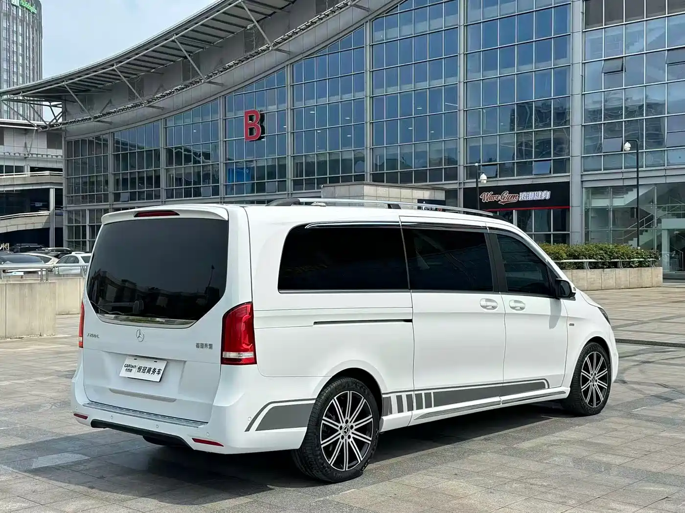 Mercedes-Benz V-Class 2022 V 260 L Long Wheelbase Luxury Edition фото 5