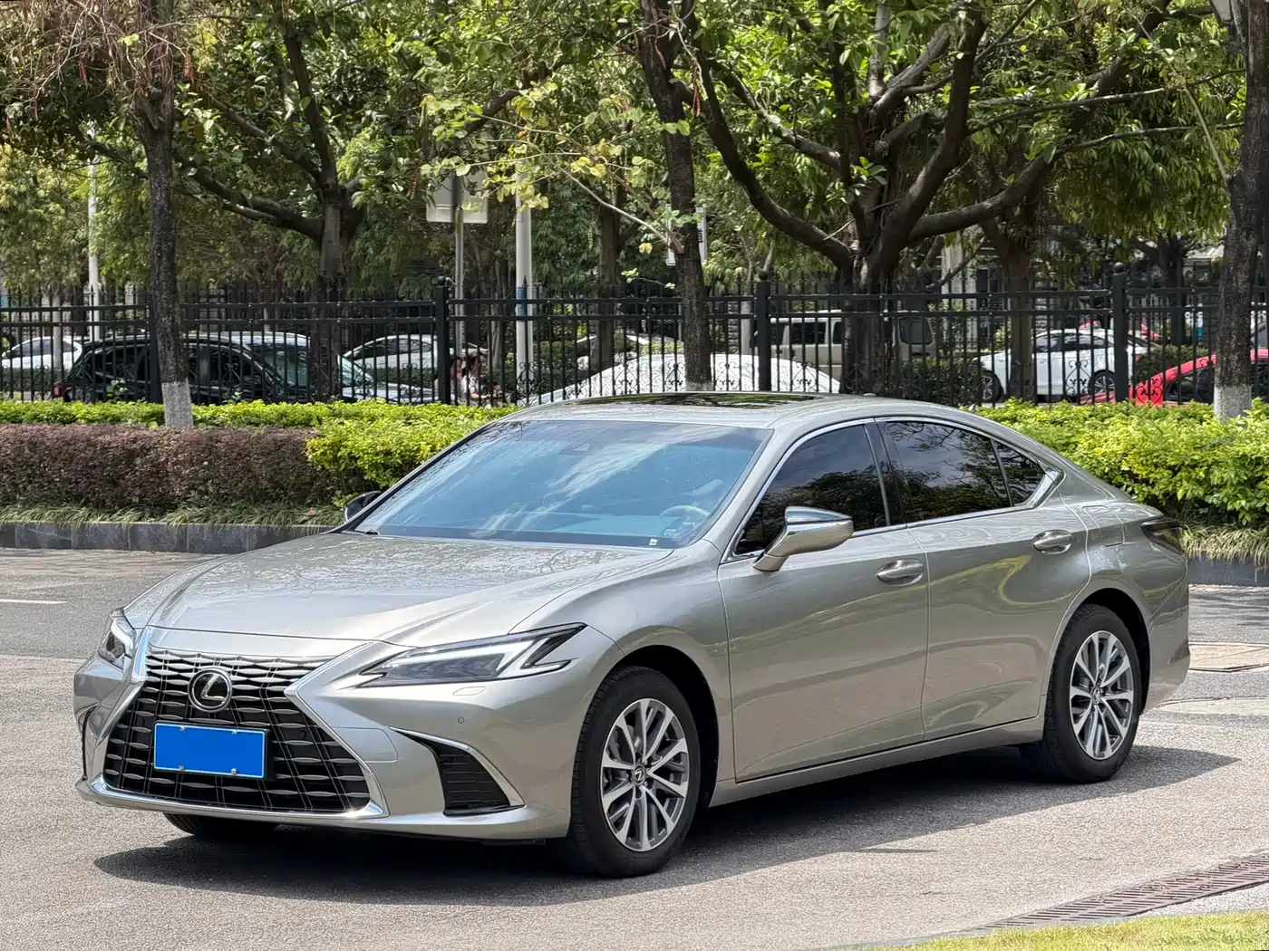 Lexus ES 2025 200 Ultimate Edition