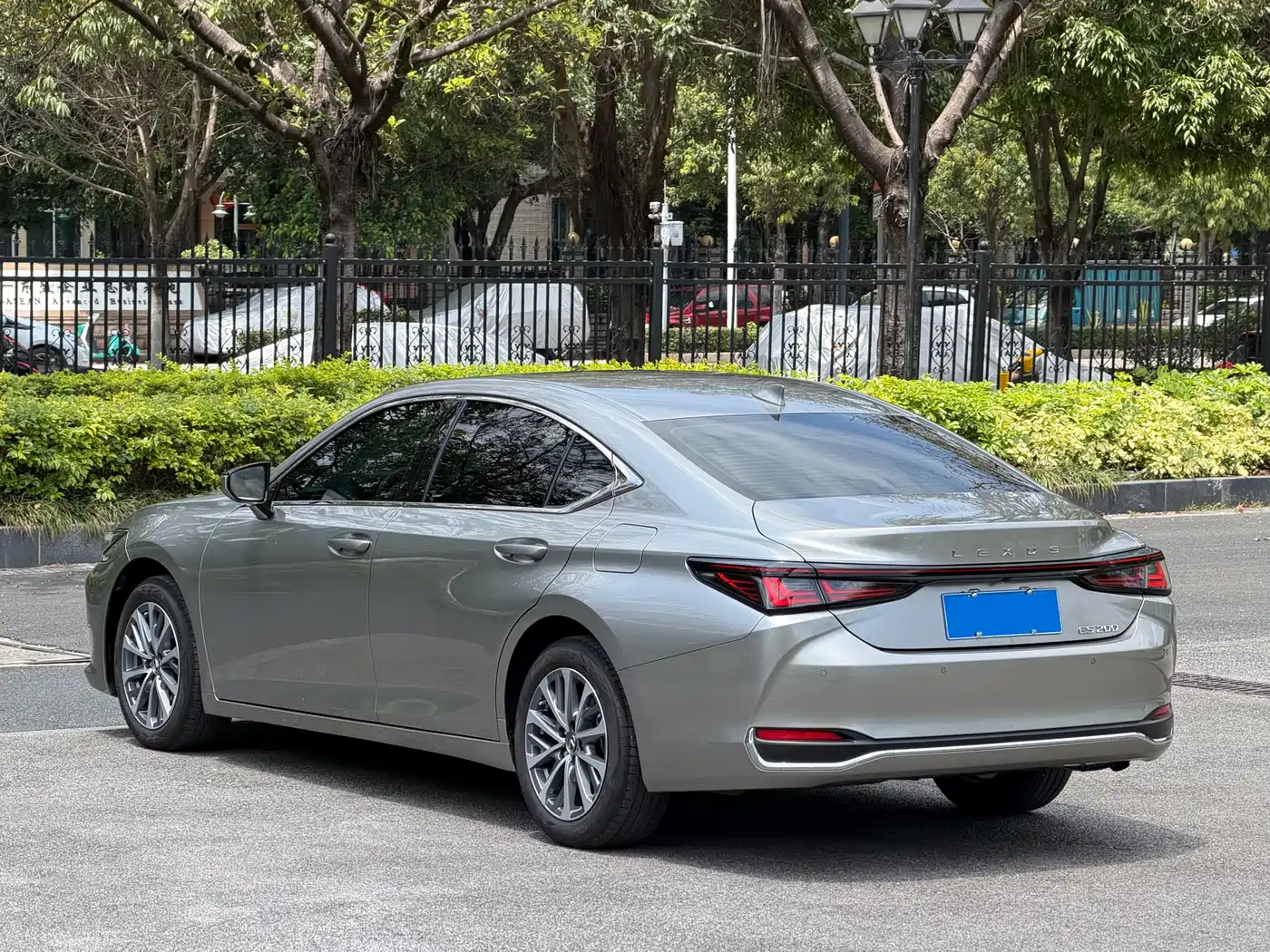 Lexus ES 2025 200 Ultimate Edition фото 14