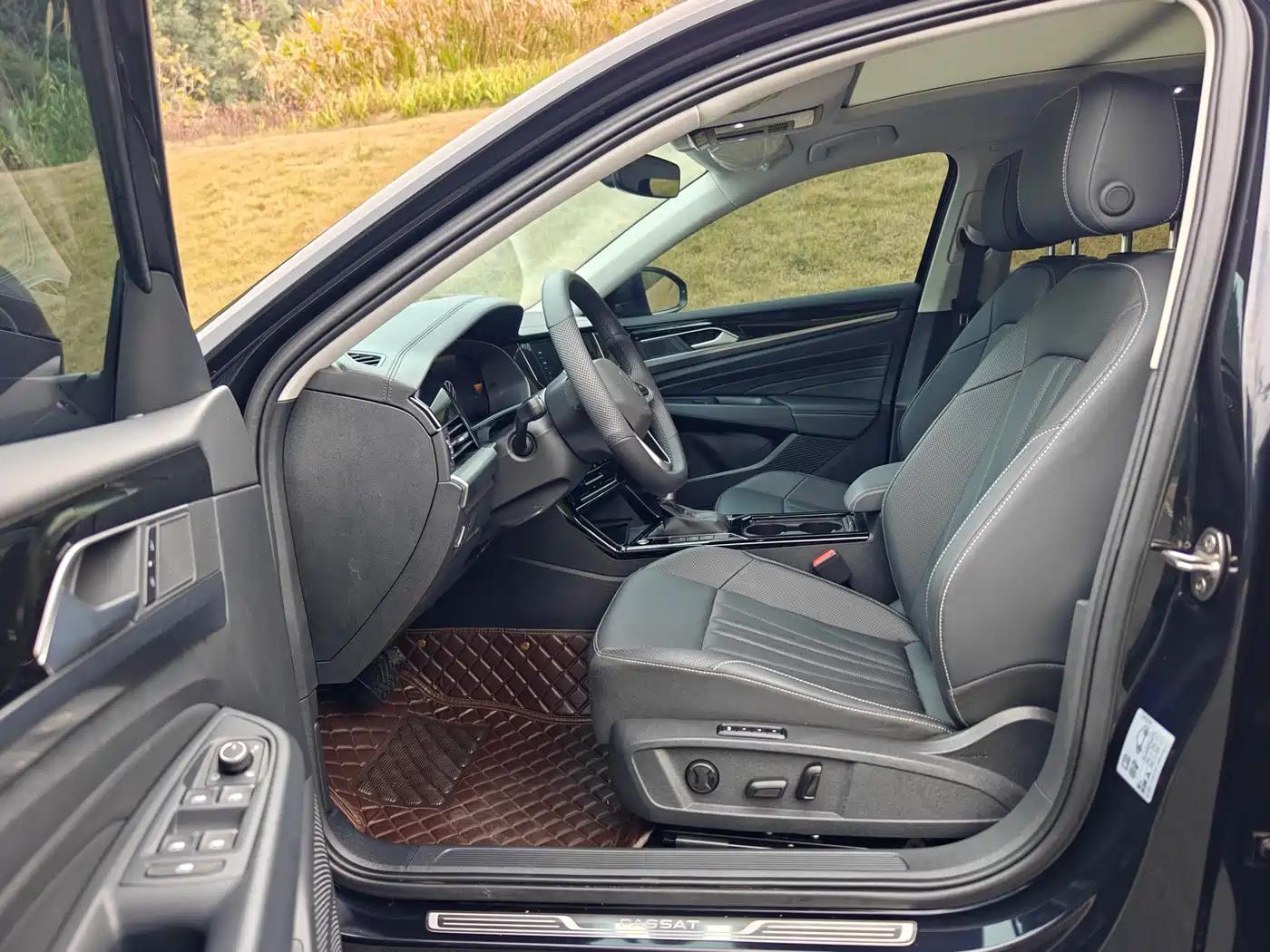Volkswagen Passat 2025 Outstanding 330TSI Elite Edition фото 5