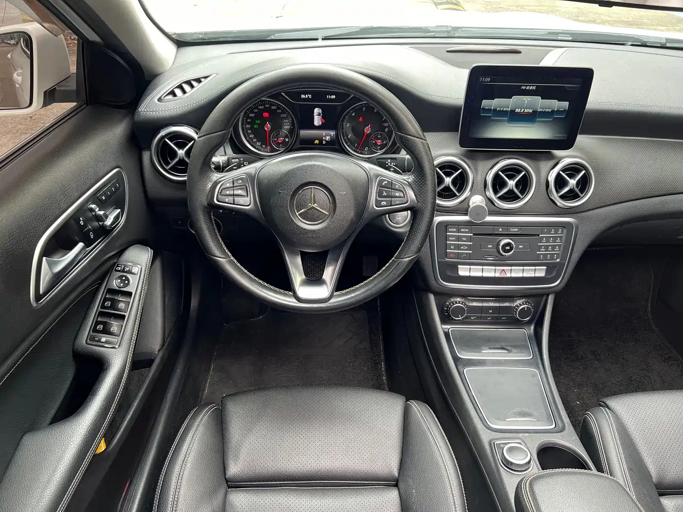 Mercedes-Benz GLA 2017 GLA 200 Fashion фото 11