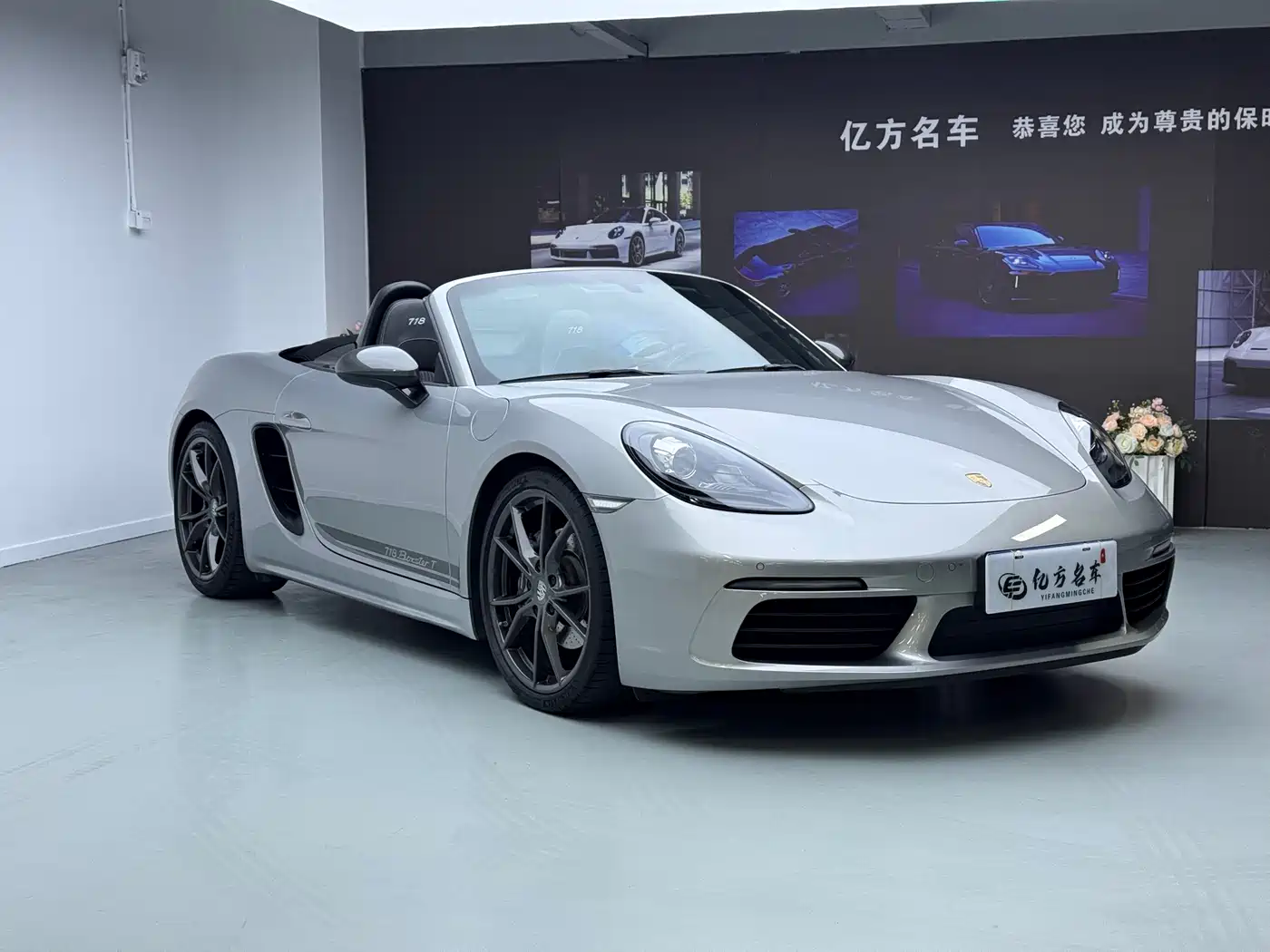 Porsche 718 2019 Boxster T 2.0T фото 3