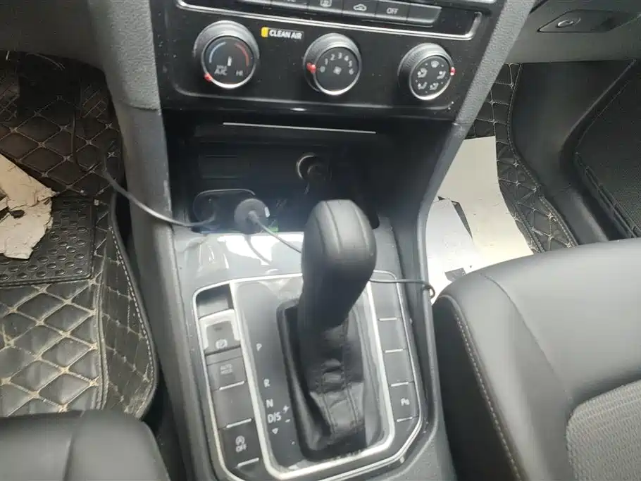 Volkswagen Golf Sportsvan 2018 230TSI Automatic Progressive фото 16