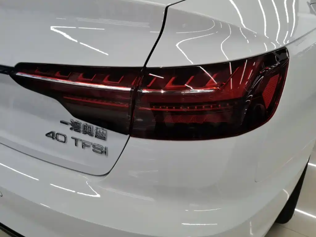 Фото 8 - Audi A4L