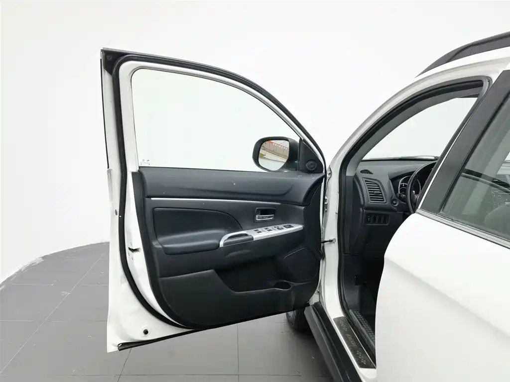 Mitsubishi ASX 2013 2.0L CVT 2WD Luxury фото 8