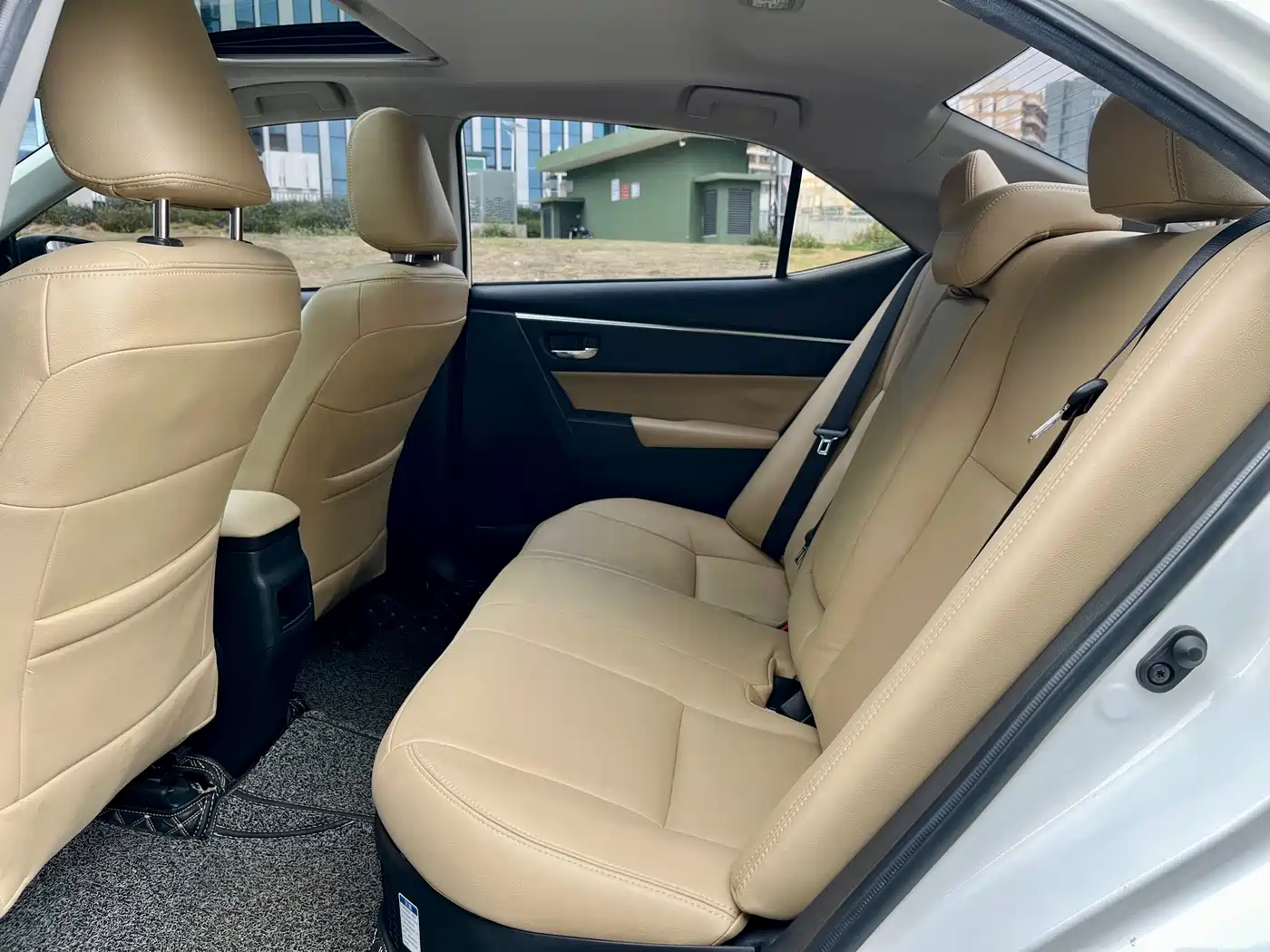 Toyota Corolla Twin Engine E+ 2020 1.8L E-CVT Comfort Edition фото 6