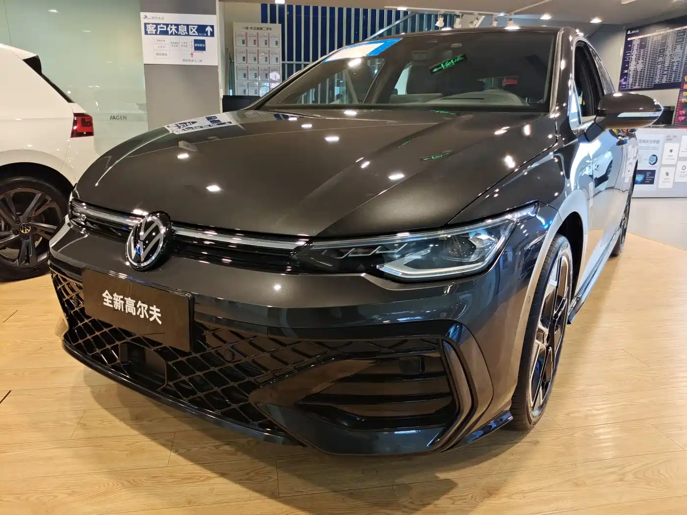 VOLKSWAGEN GOLF