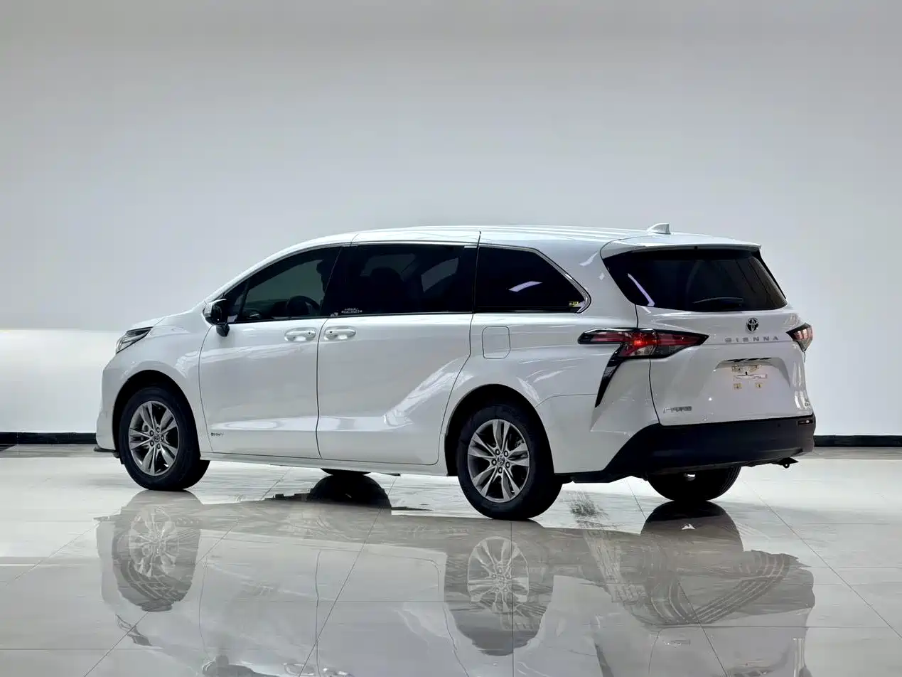 Toyota Sienna 2024 2.5L Hybrid Comfort Edition фото 14