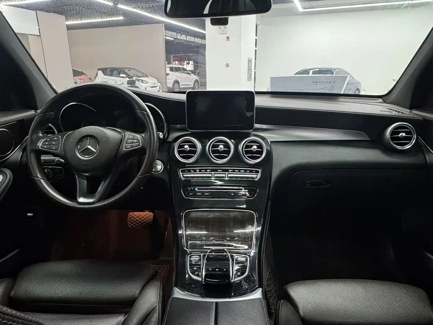 Mercedes-Benz GLC 2018 Facelift GLC 260 4MATIC Luxury фото 6