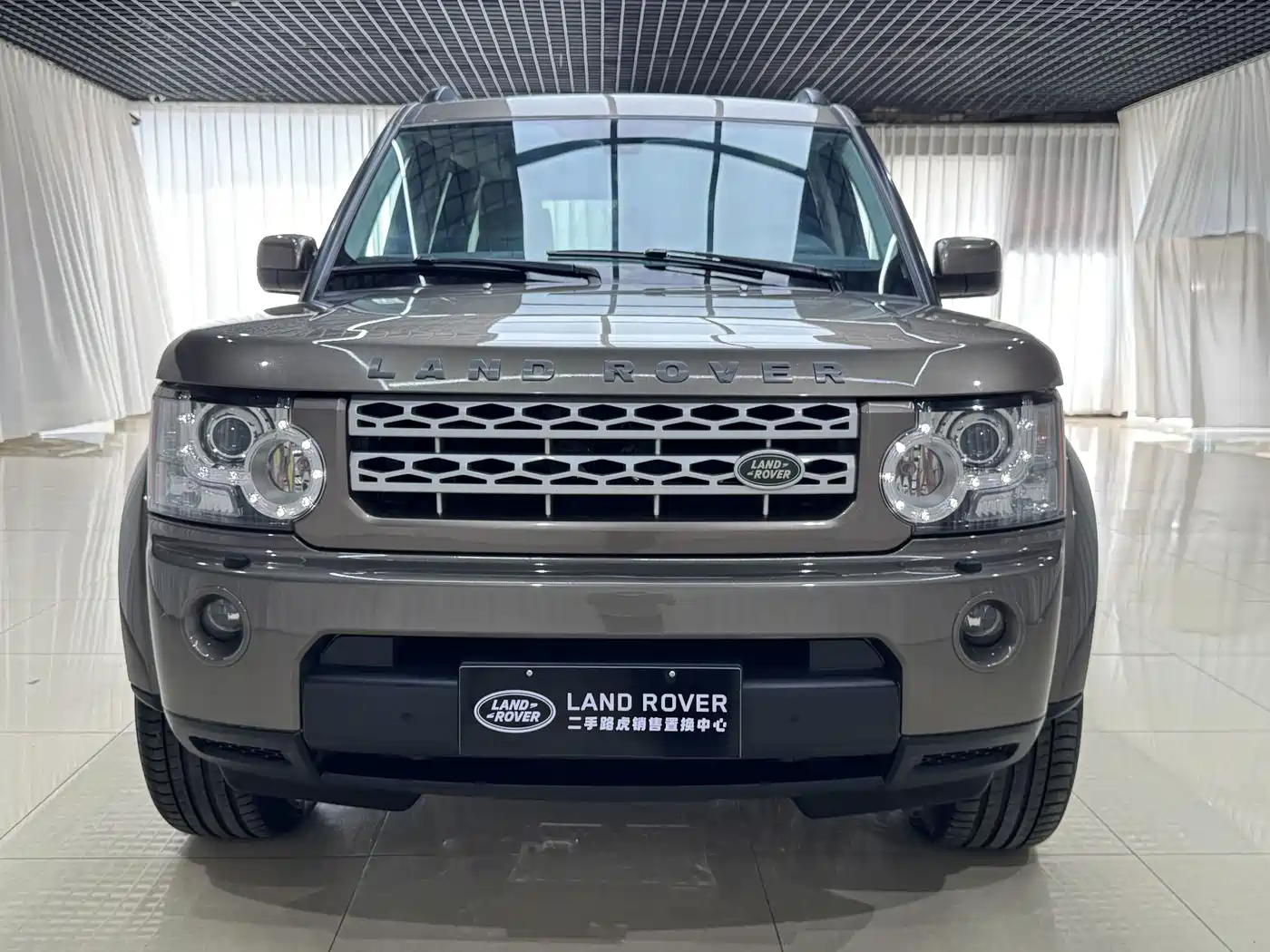 Land Rover Discovery 2013 3.0 SDV6 HSE Diesel фото 3