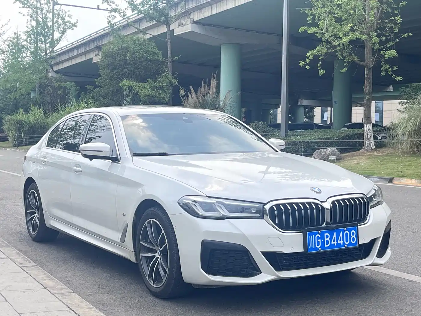 BMW 5 Series 2022 525Li M Sport Package фото 3