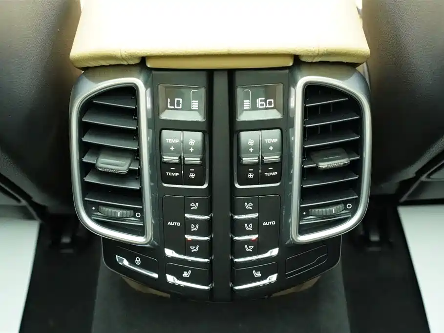 Porsche Cayenne 2014 Cayenne Platinum Edition 3.0T фото 17