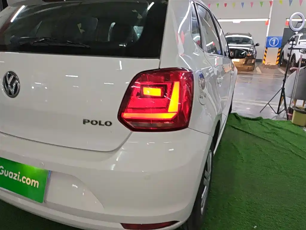 Volkswagen Polo 2016 1.4L Automatic Trend фото 8