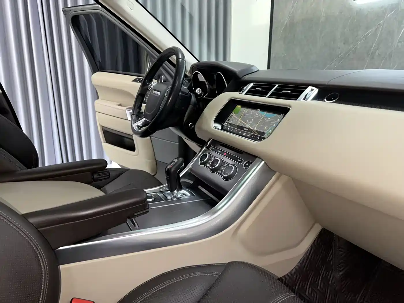 Land Rover Range Rover Sport 2017 3.0 SC V6 SE фото 12