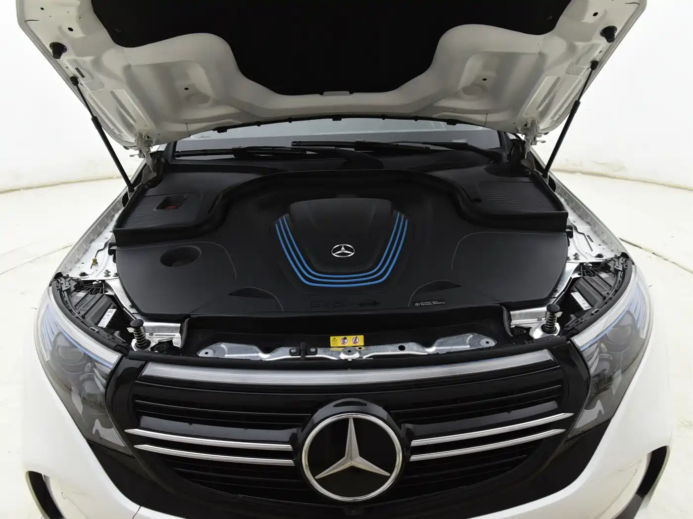 MERCEDES-BENZ EQC