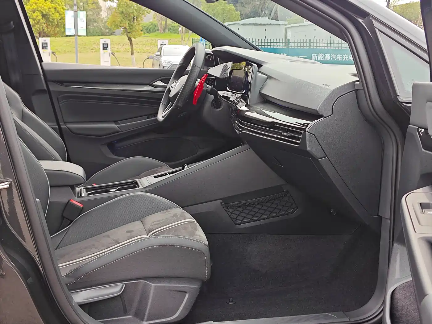 Volkswagen Golf 2023 Facelift 280TSI DSG R-Line фото 13