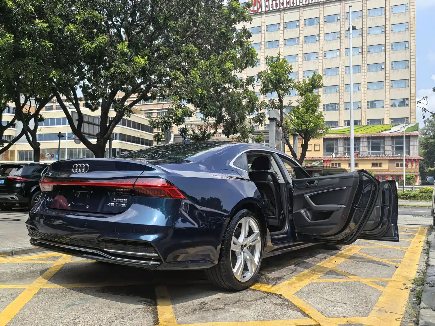 Audi A7L 2022 45 TFSI S-line Future Dream Edition фото 8