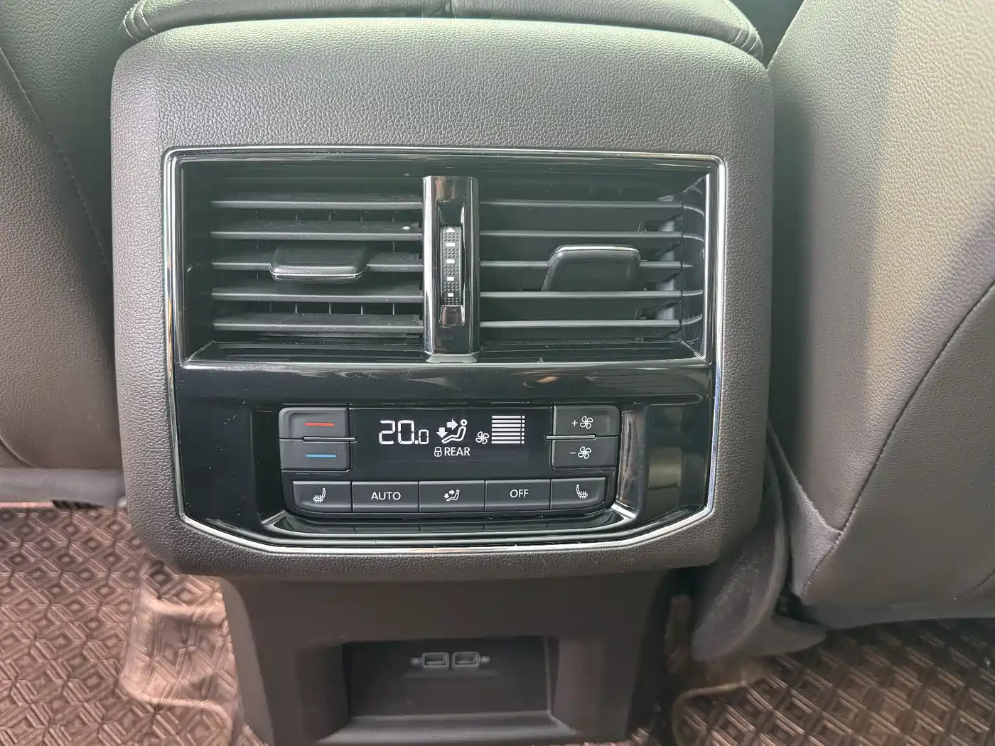 Volkswagen Teramont 2020 380TSI 4WD Luxury Edition China VI фото 10