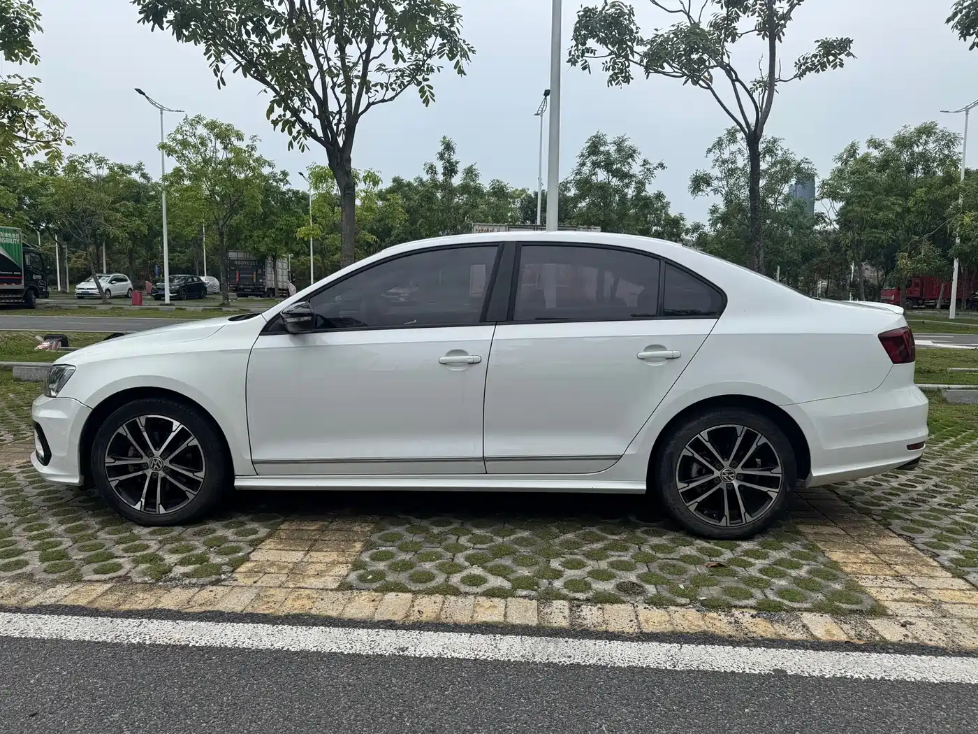 Volkswagen Sagitar 2017 280TSI Automatic R-Line фото 9