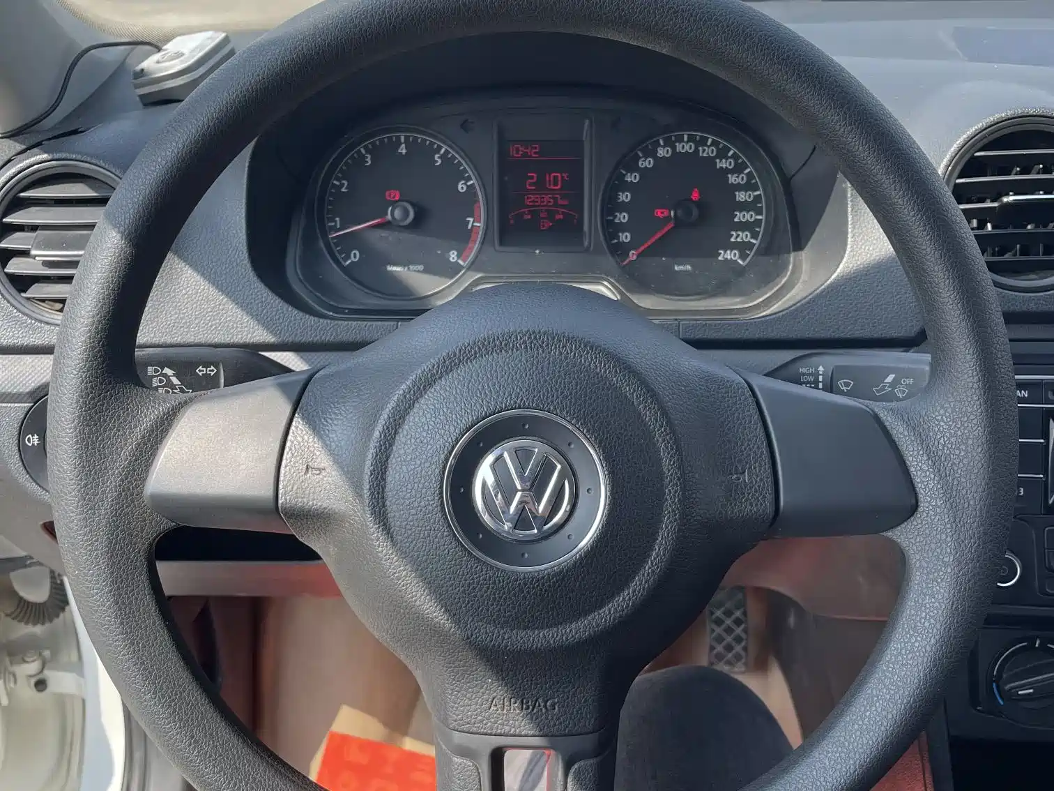 Фото 9 - Volkswagen Jetta